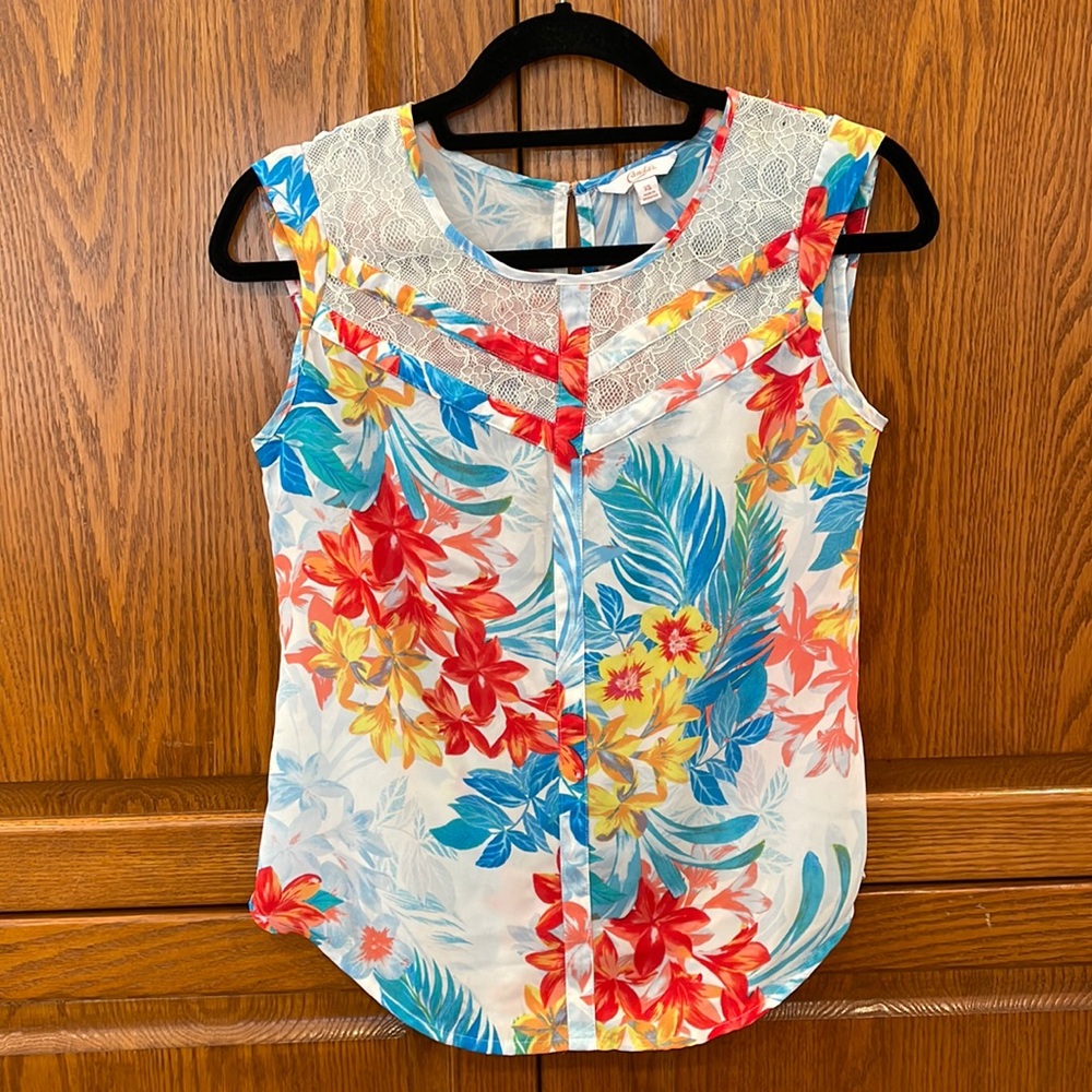 Candie’s size XS flowery cap sleeve